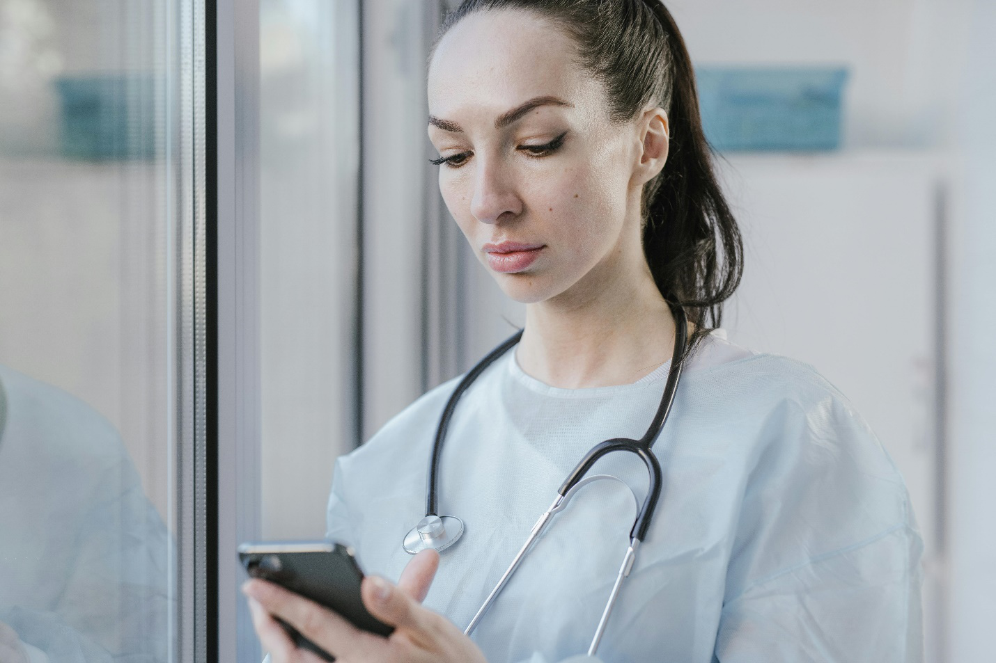 The Role of Technology in Transforming Specialty Pharmacy Services